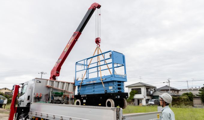 ユニック車(クレーン付き車両)